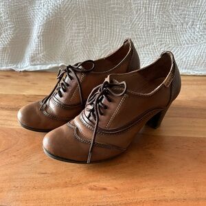 Pikolinos Brown Leather Oxfords lace up